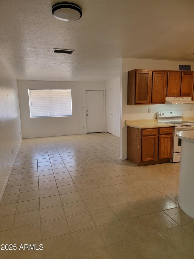Building Photo - 621 E Papago Dr