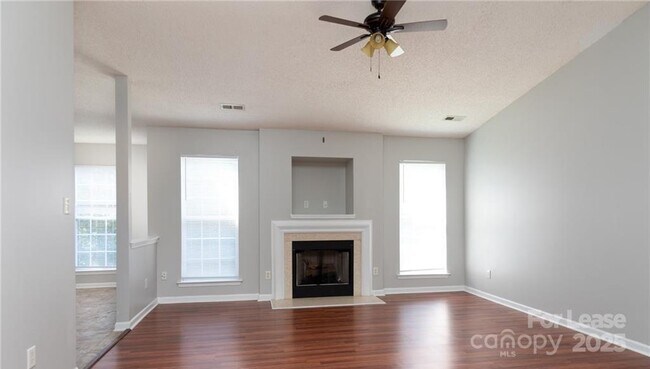 Foto del edificio - 6209 Foster Brook Dr
