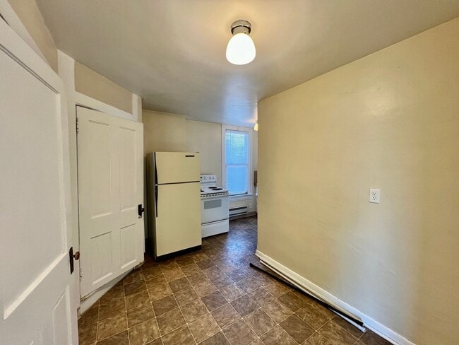 Foto del edificio - 323 Whiteriver Ave