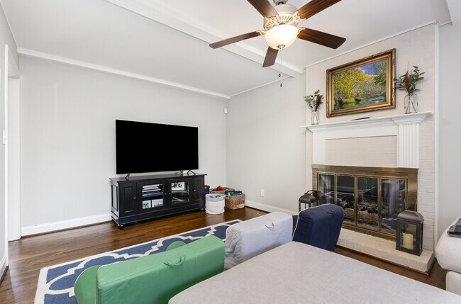 Foto del edificio - 4901 Stonehill Dr