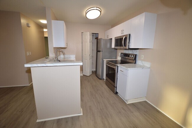 Foto del edificio - Parkview at Waikele - Ground floor Townhouse 2 bedrooms, 2 baths with 2 parking Avail 2/1/25