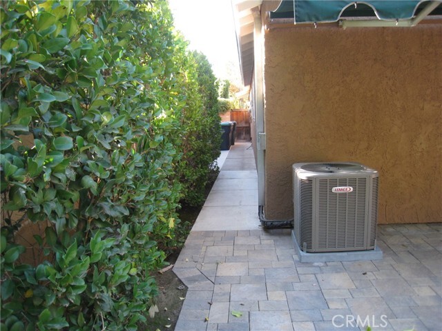 Building Photo - 22852 Via Santa Rosa