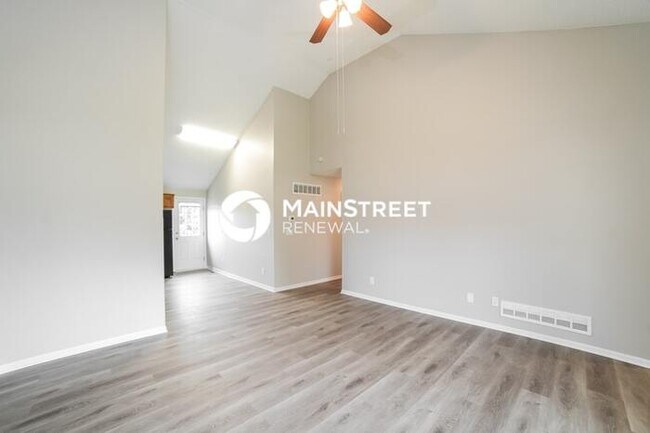 Building Photo - 1016 NE Queens Ct