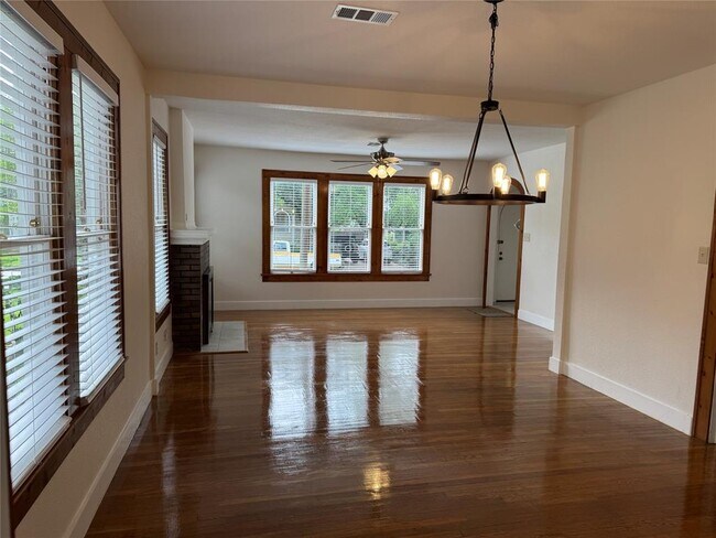 Foto del edificio - 2842 Shoal Crest Ave