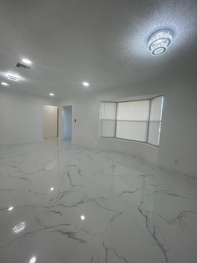 Foto del edificio - 3290 NW 39th St