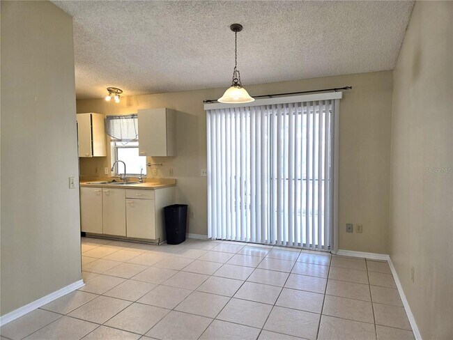 Foto del edificio - 739 Heathrow Ave