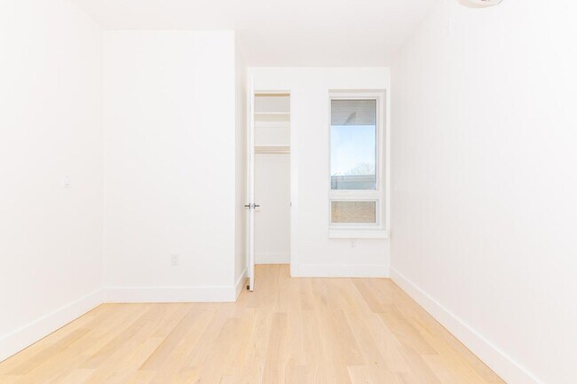 Foto del edificio - 246 Johnson Ave