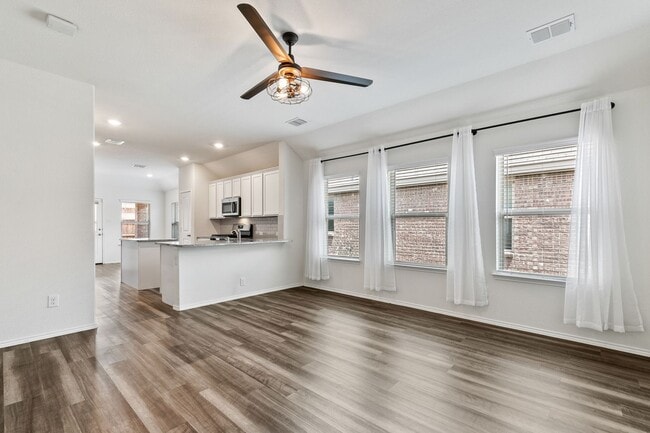 Foto del edificio - Great 4 Bdrm 2 Bath Home in Aubrey Tx