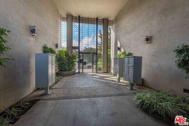 Building Photo - 3166 S Sepulveda Blvd