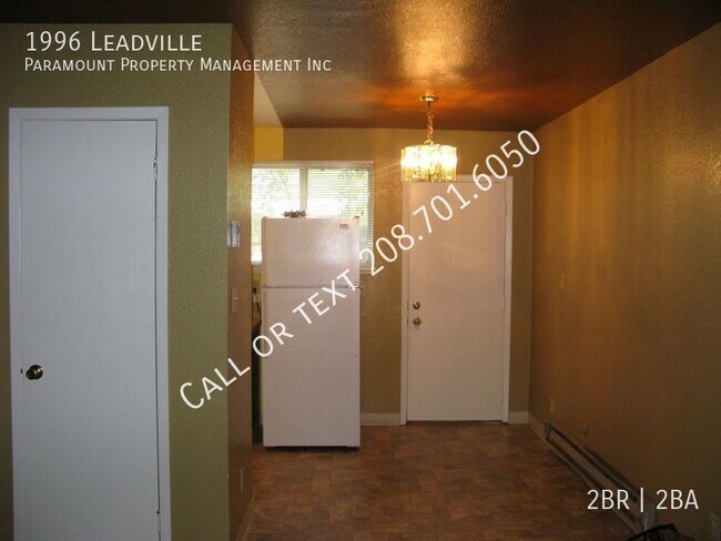 Building Photo - Close to Downtown, Two Story Town Home