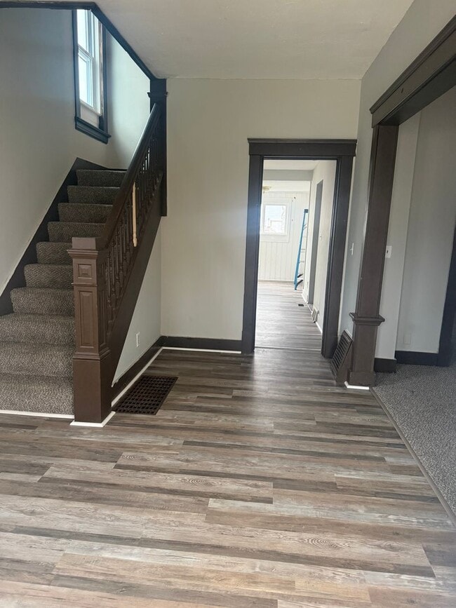 Building Photo - 129 W 27th St