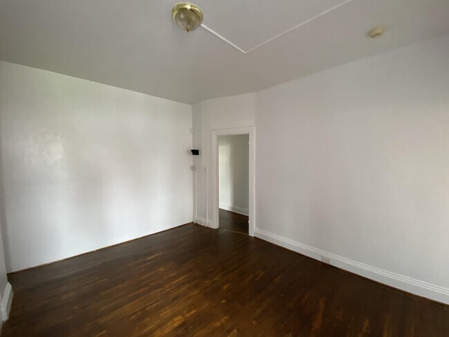 Building Photo - 256 W Jackson St