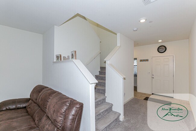 Building Photo - 3 br, 2 bath House - 293 Mono Lake Avenue