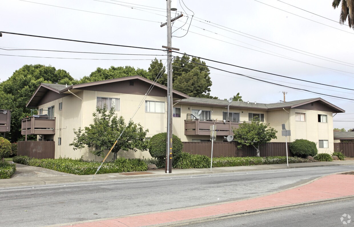 Building Photo - 13601 Doolittle Dr