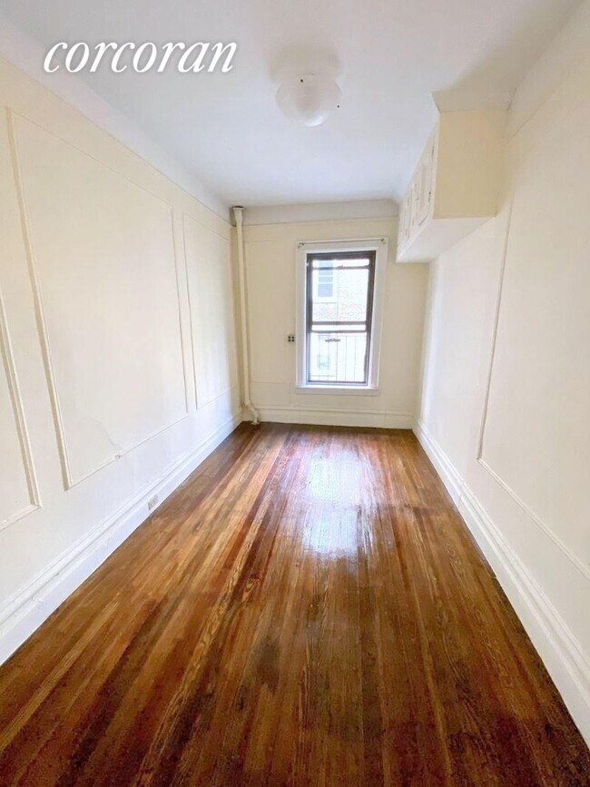 Building Photo - 507 W 111th St