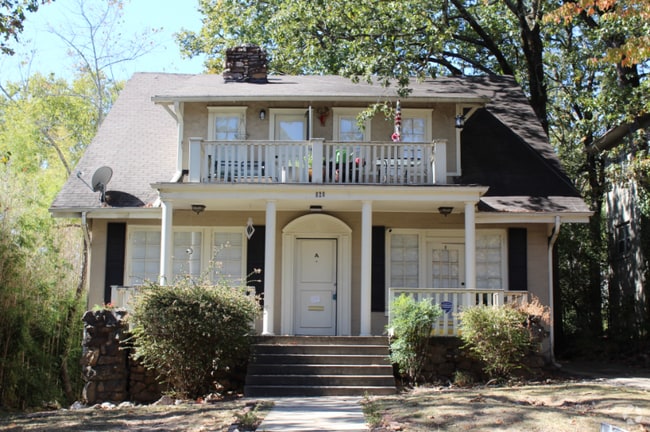 Building Photo - 820 N Spruce St