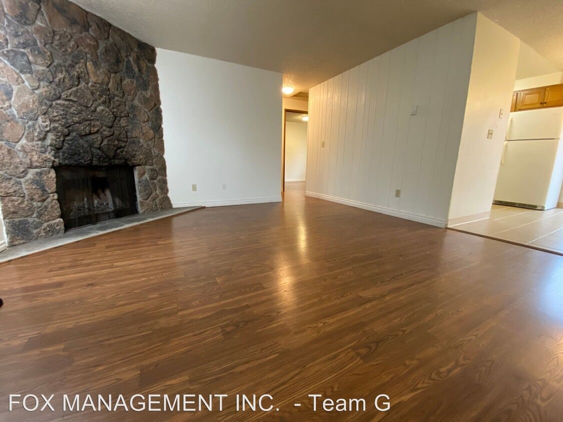 Primary Photo - 4923-4925 SE 66th Ave