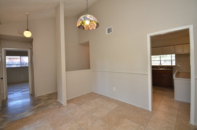 Foto del edificio - 522 Whippoorwill Dr