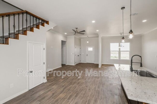 Foto del edificio - 17900 Lone Ranch Rd