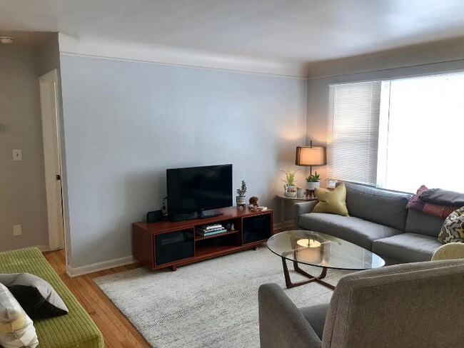 Foto del edificio - 2130-2132 Washtenaw Ave