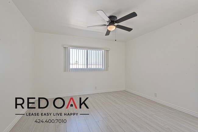 Building Photo - 7915 Vineland Ave