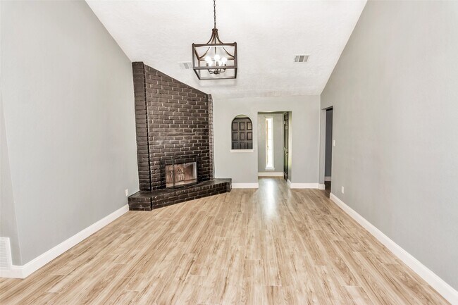 Foto del edificio - 16223 Brinkwood Dr