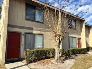 Building Photo - 2300 SW 43rd St