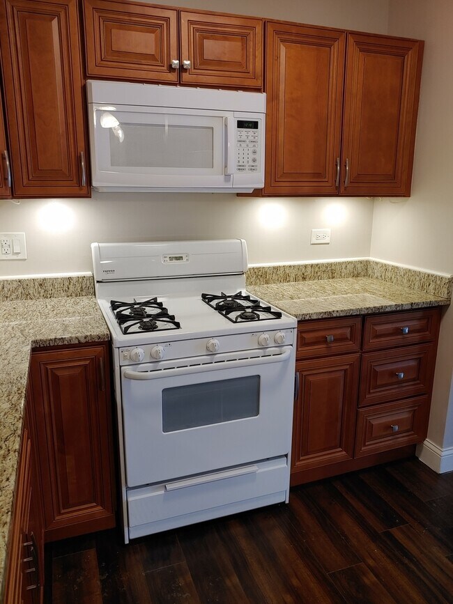 Foto del edificio - 9S412 S Frontage Rd