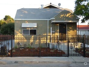Building Photo - 551 Dean St