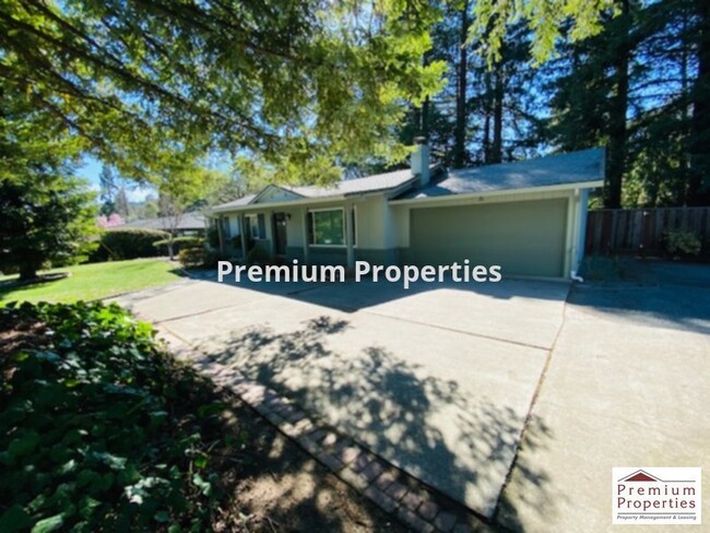 Building Photo - 180 Ivy Dr