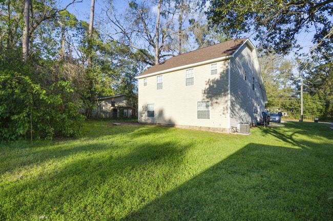 Foto del edificio - 3BR/3BA townhome with new painting and sta...