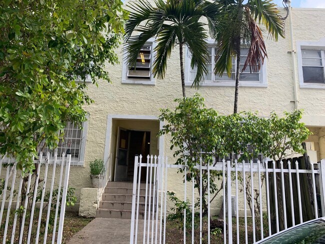 frente del edificio - 1144 SW 5th St
