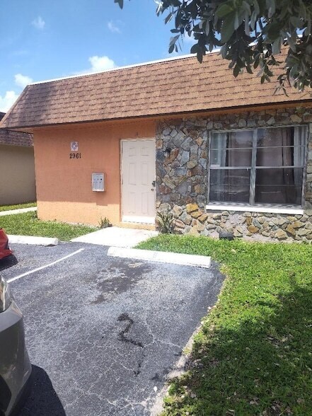 Foto principal - 2961 NW 43 Terrace