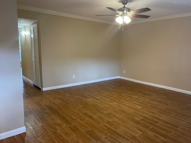Foto del edificio - 5550 N Braeswood Blvd