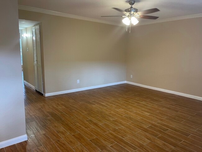 Building Photo - 5550 N Braeswood Blvd