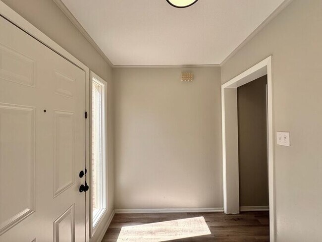 Building Photo - Tour Today! Newly Remodeled 3 Bedroom 2 Ba...