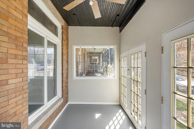 Building Photo - 4323 Falls Rd