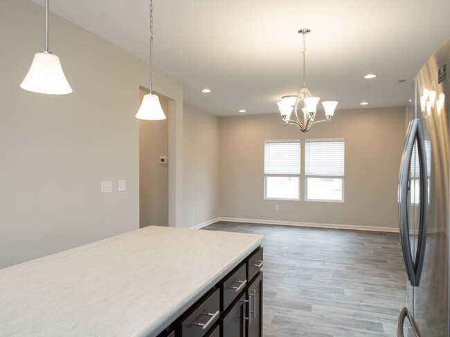Foto del edificio - Available Early June! Gorgeous 3 BED 2.5 B...