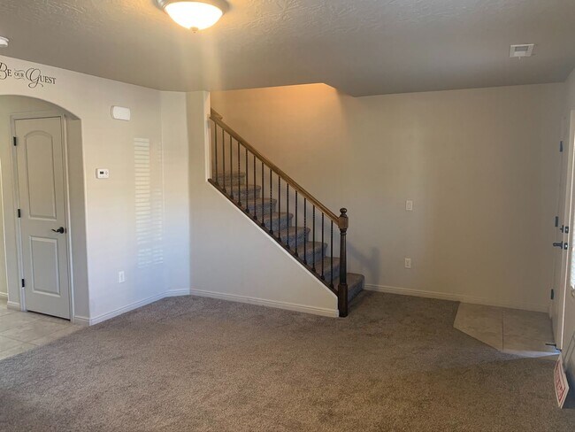 Foto del edificio - Great Fossil Hills Townhouse!