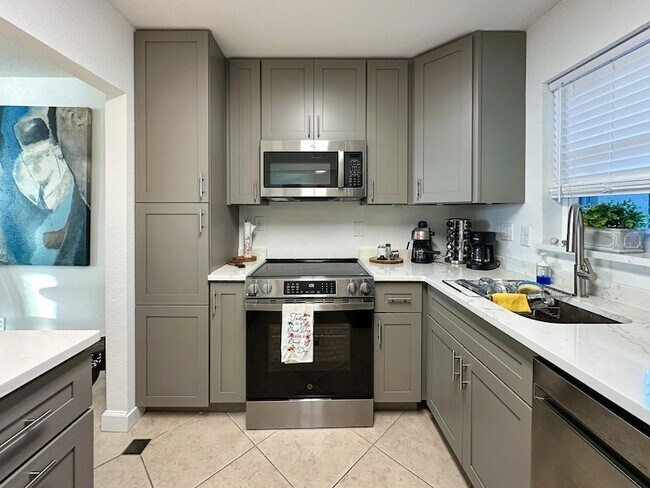 Foto del edificio - 7920 Sun Island Dr S