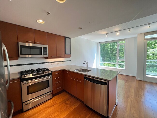 Foto del edificio - Benson Tower Condo in the Heart of Downtow...