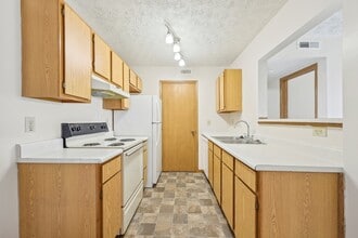 Building Photo - Emerald Lakes