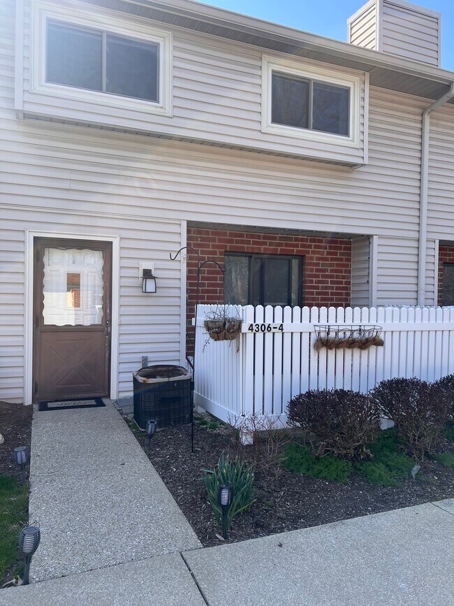 4306 Hyde Park, North Olmsted, OH 44070 Townhome Rentals in North