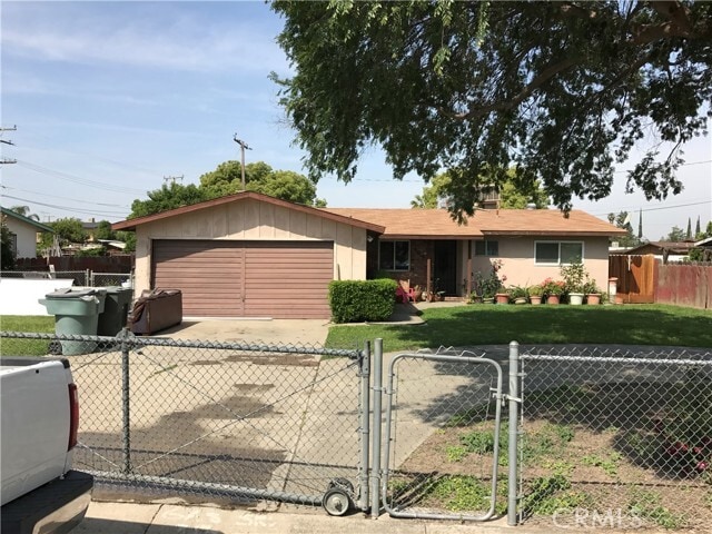 Primary Photo - 2615 N Quail Dr