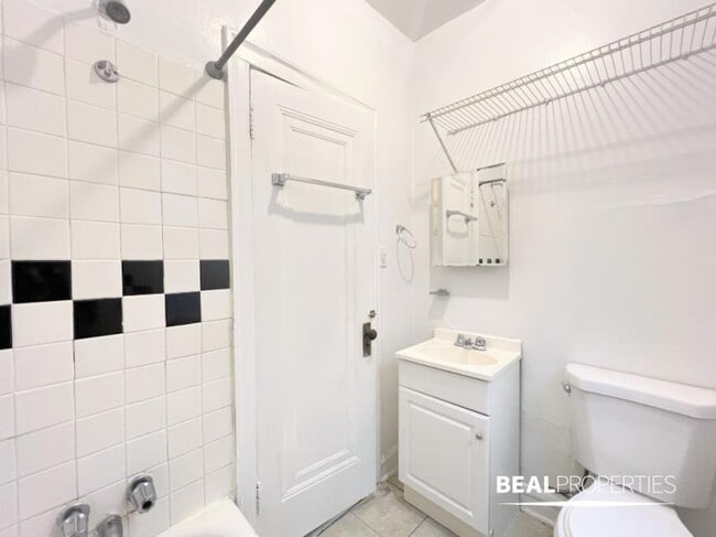 Building Photo - 0 bedroom in CHICAGO IL 60657