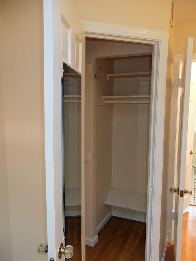 Foto del edificio - Charming 1BR townhouse in Foggy Bottom