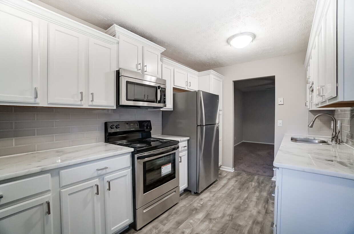 Brand New Kitchens - The Heritage at Wyoming