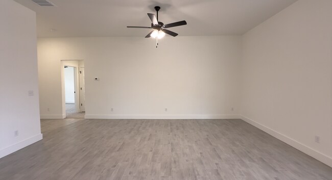 Foto del edificio - 3700 N Wiley Dr