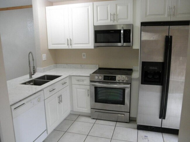 Foto del edificio - 847 Summit Lake Dr