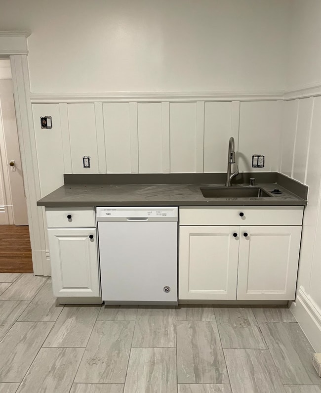 Dishwasher, garbage disposal - 1700 Larkin St